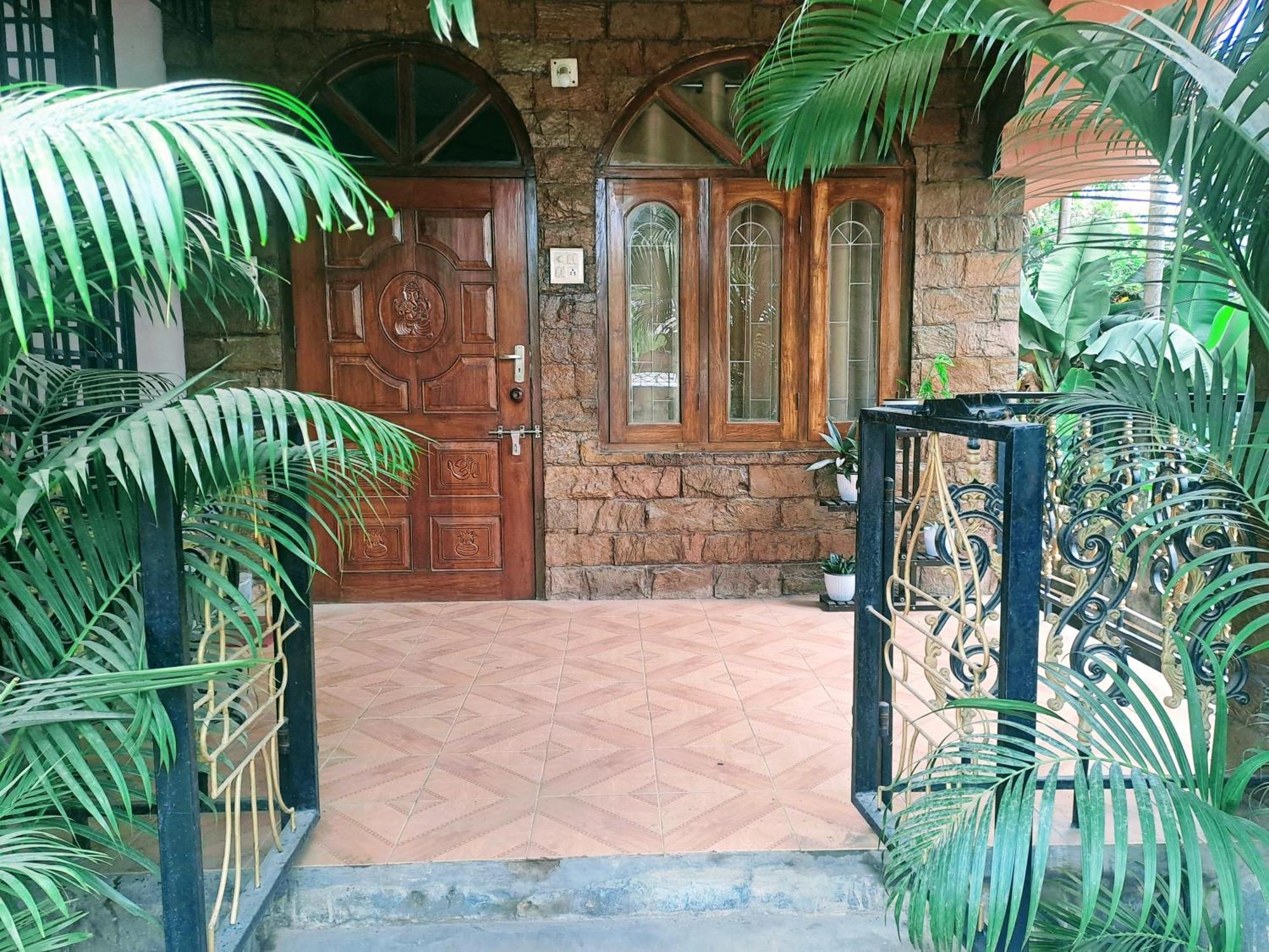 Strawberry Swing Homestay Гувахати Экстерьер фото